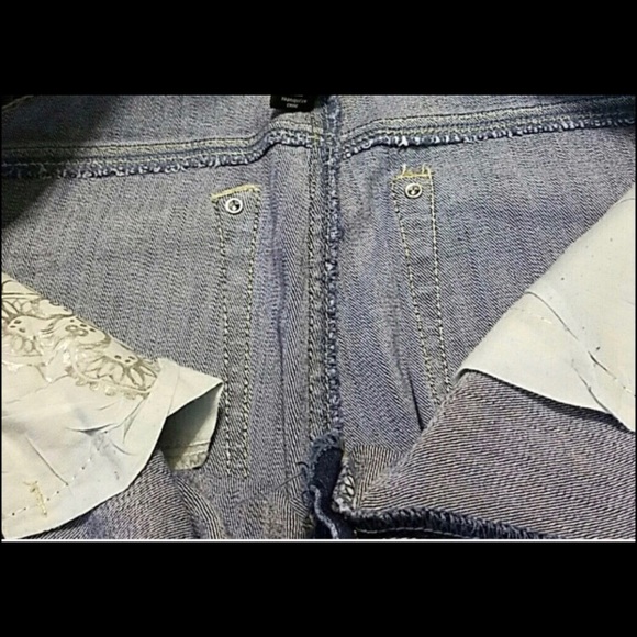 💗WHBM distressed cropped jeans w/crystal accents - Picture 4 of 5